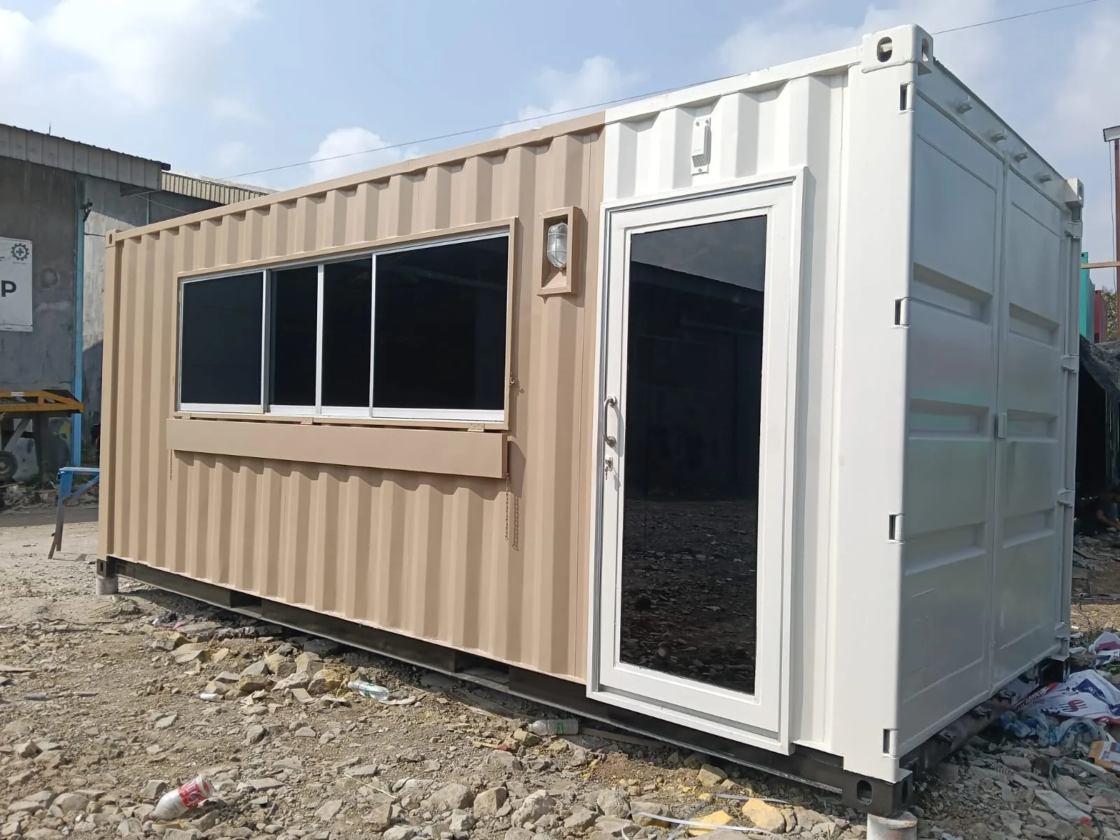 Modifikasi Container Cafe 20 Feet - Best Container Indonesia